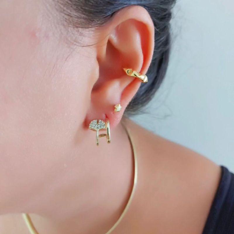 Brinco flor cravejado