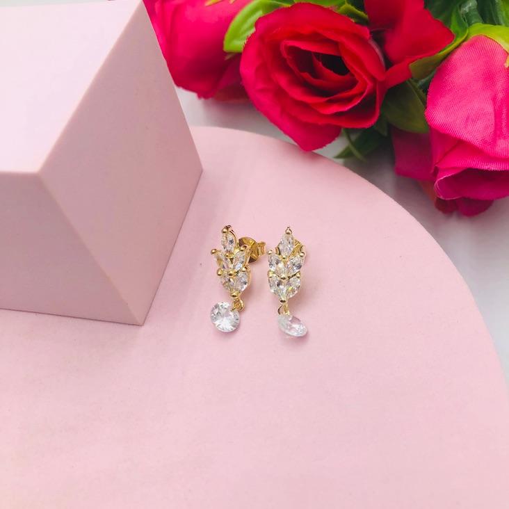 Brinco Folha Cravejado com Zircônias