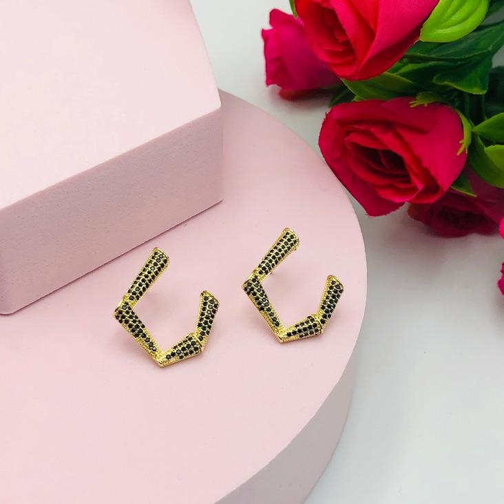 Brinco Geométrico com Micro Zirconia Pretas