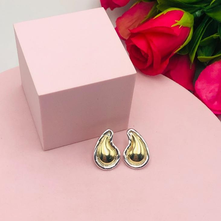 Brinco Gota Dois Banhos Ouro e Prata