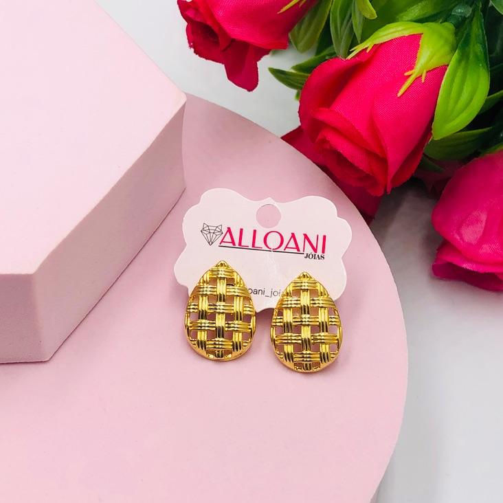 Brinco gota trabalhada