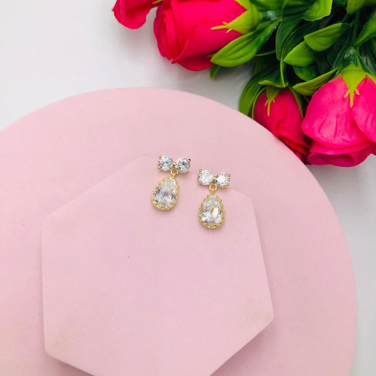 Brinco Laço Cravejado