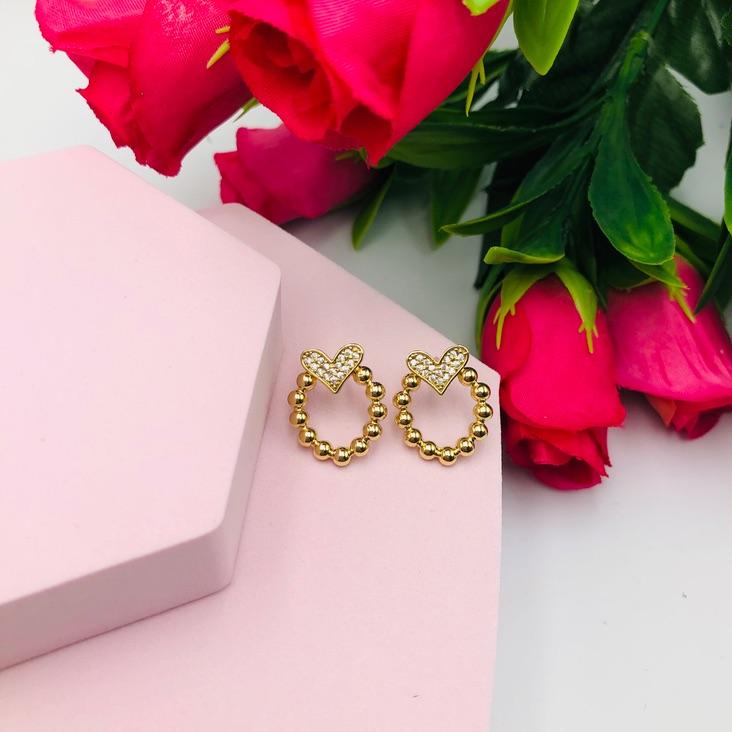 Brinco mandala com coração cravejado