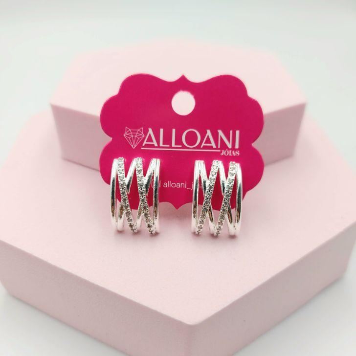 Brinco Meia Argola com Linha em X Cravejado