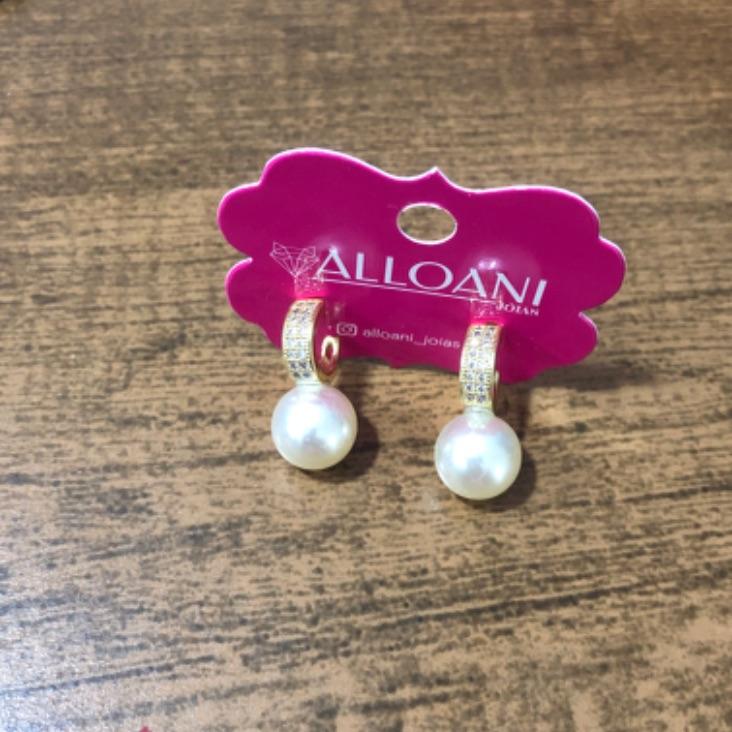 Brinco Meia Argola com Pérola