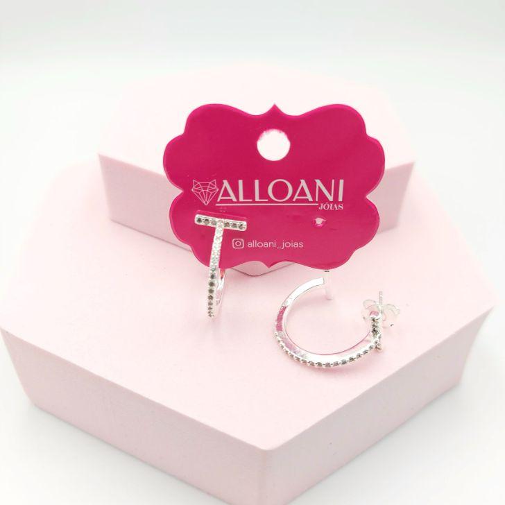 Brinco Meia Argola em T Cravejada