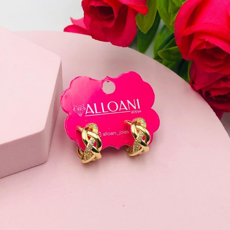 Brinco Meia Argola Entrelaçado Meio Cravejado