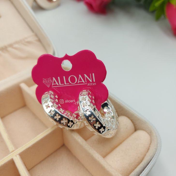 Brinco Meia Argola Grossa Com Trevo Vazado