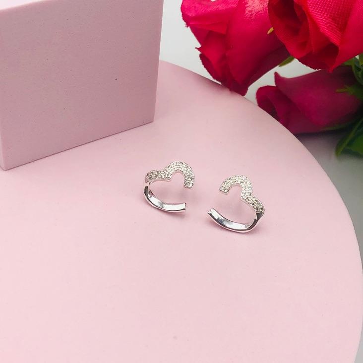 Brinco Meio Coração Cravejado