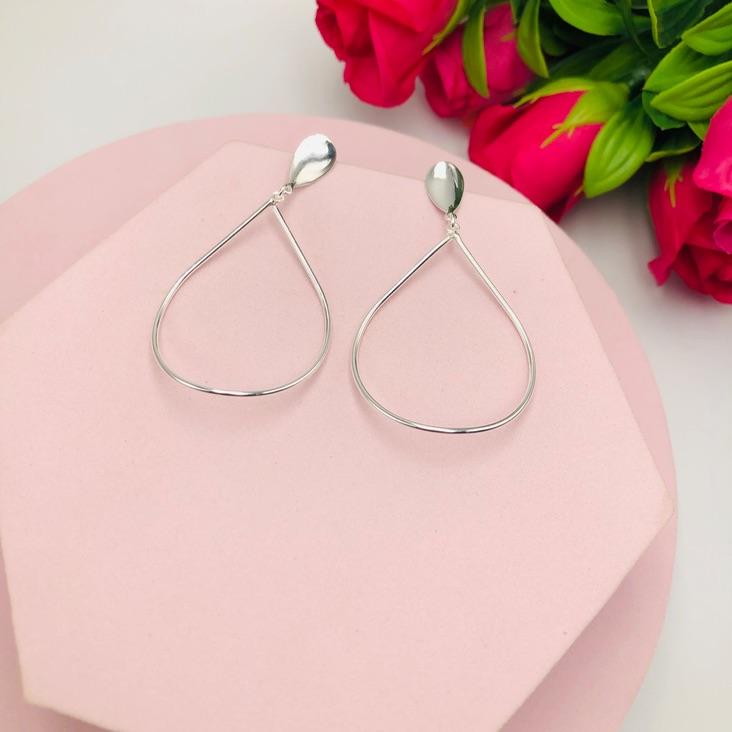 Brinco Oval Pendurado