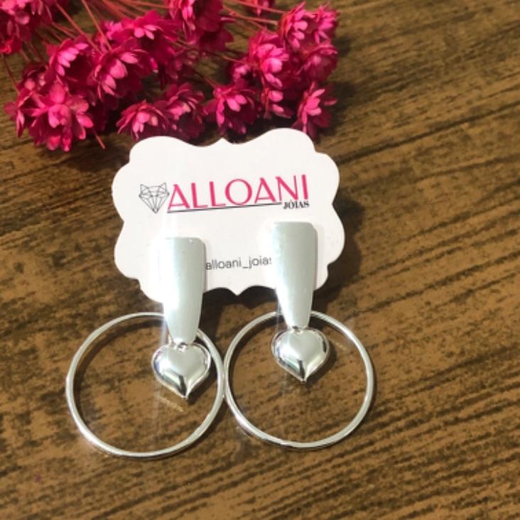 Brinco Pendurado com Círculo e Coração no Meio