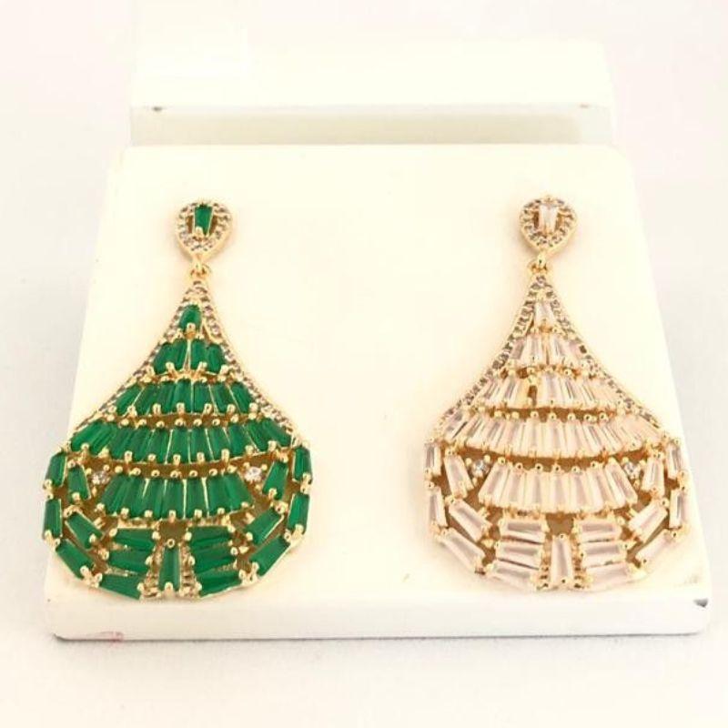 Brinco Pendurado com Pedras  verde