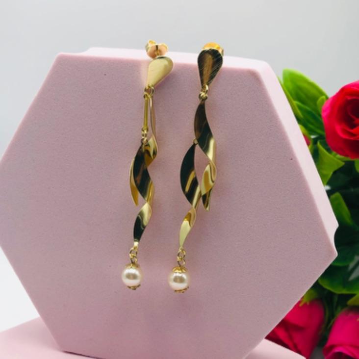 Brinco Pendurado com Pérola