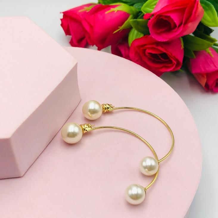 Brinco Pendurado com Pérolas