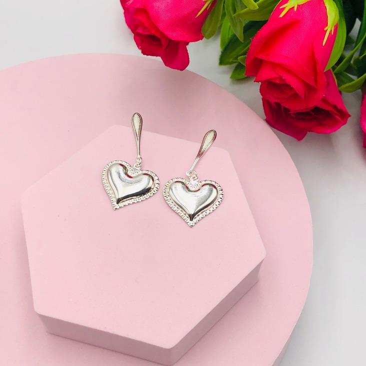 Brinco Pendurado com Pingente Coração