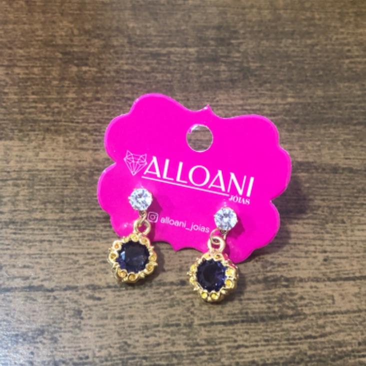 Brinco Pendurado Com Ponto de Luz e Pedra Roxa