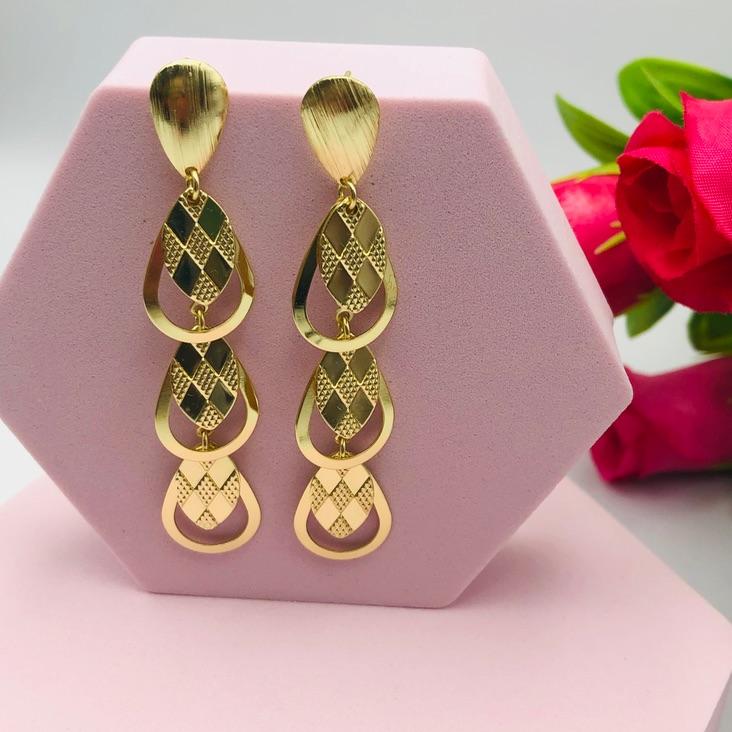 Brinco pendurado geométrico