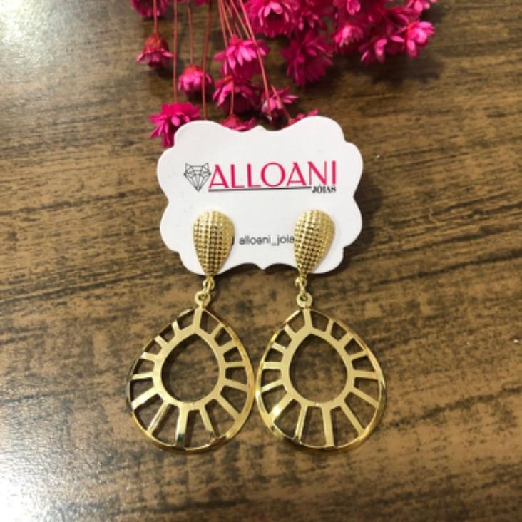 Brinco pendurado gota trabalhada