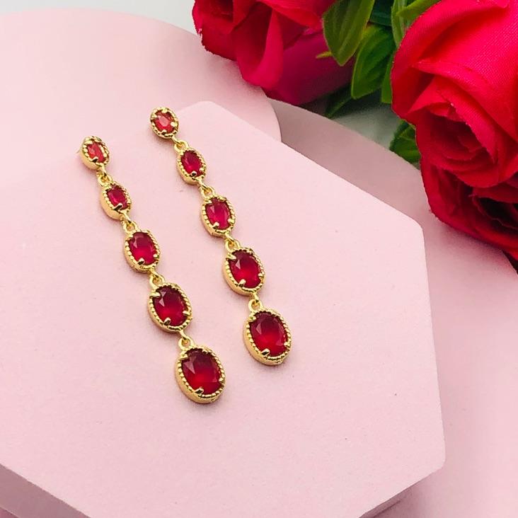 Brinco Pendurado Oval com Pedras Rosas