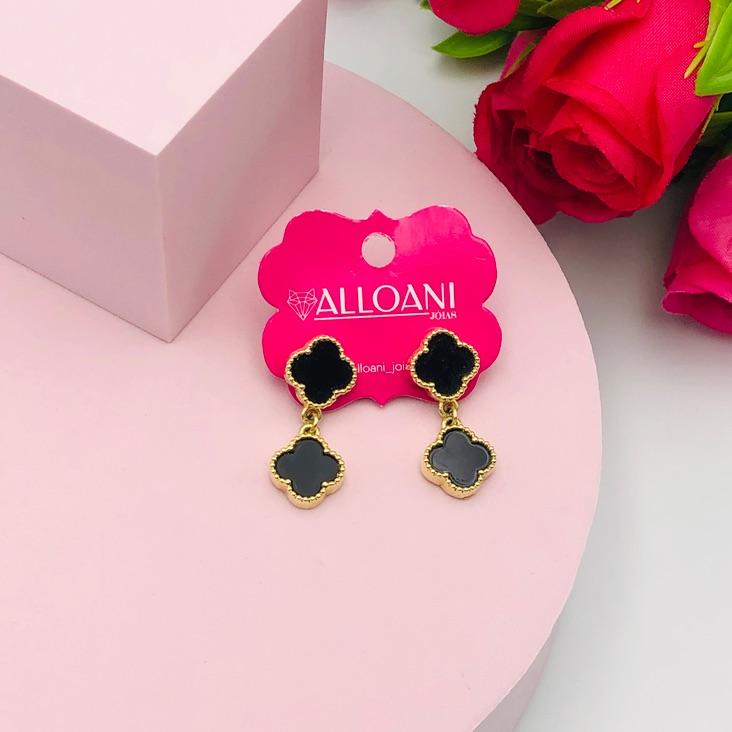 Brinco Pendurado Trevo Preto