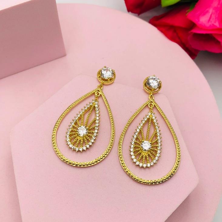 Brinco Ponto de Luz com Gota Cravejada Pendurada