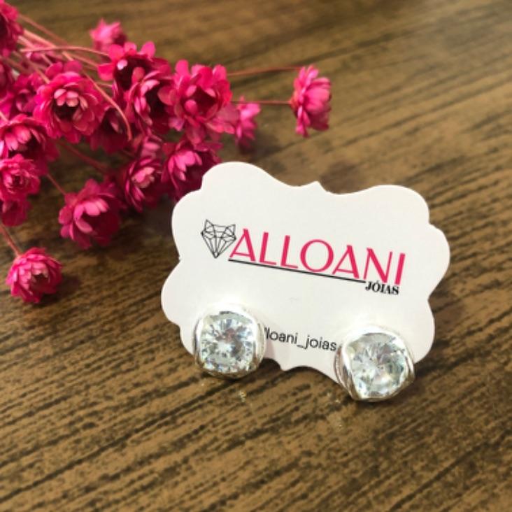 Brinco redondo com pedra branca