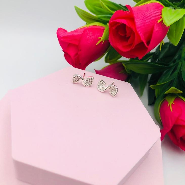 Brinco Símbolo Infinito Cravejado