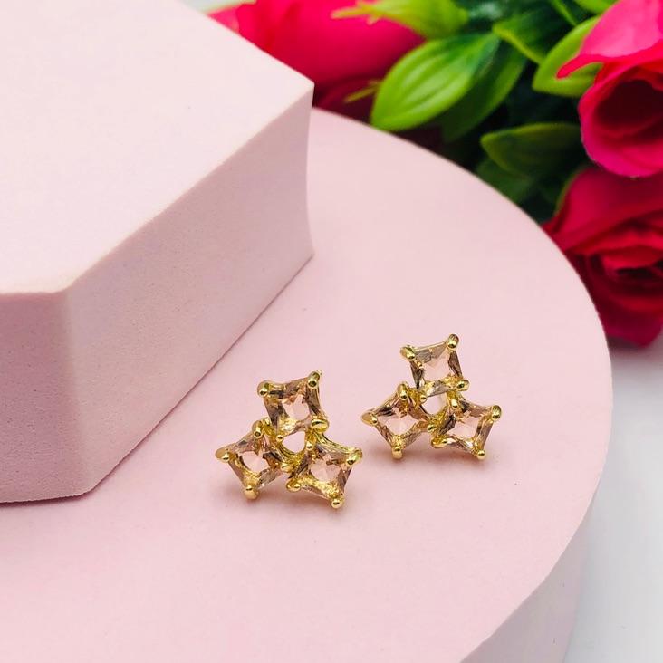 Brinco Três Quadradinho com Pedras