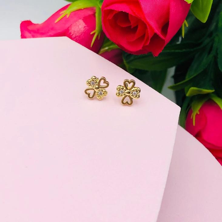 Brinco trevo cravejado