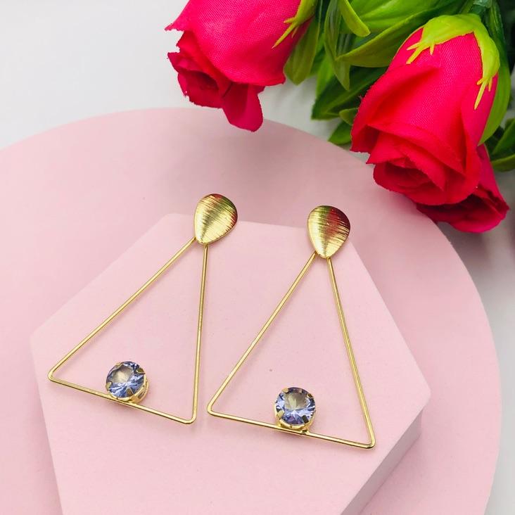 Brinco Triângulo com Pedra Roxa