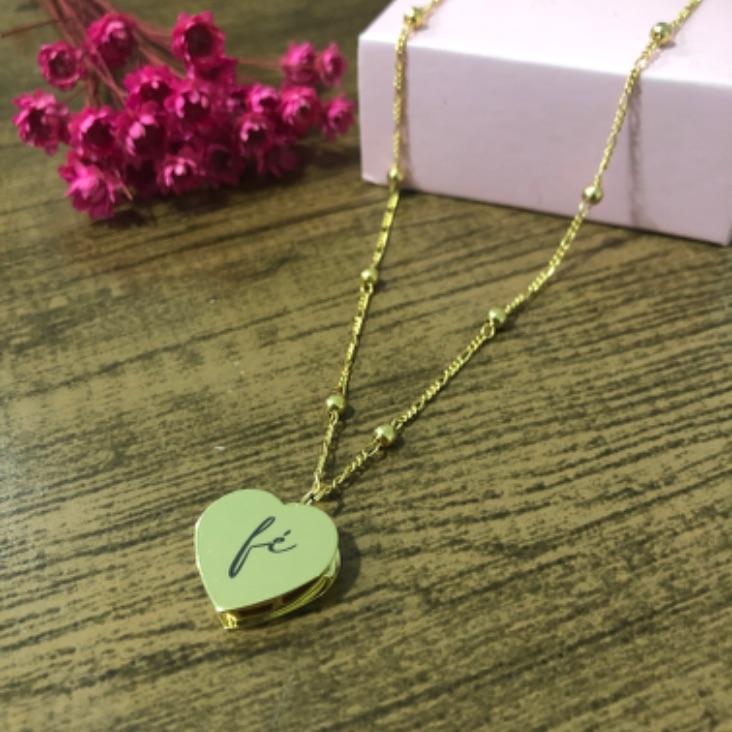 Colar bolinha com coração duplo frase fé