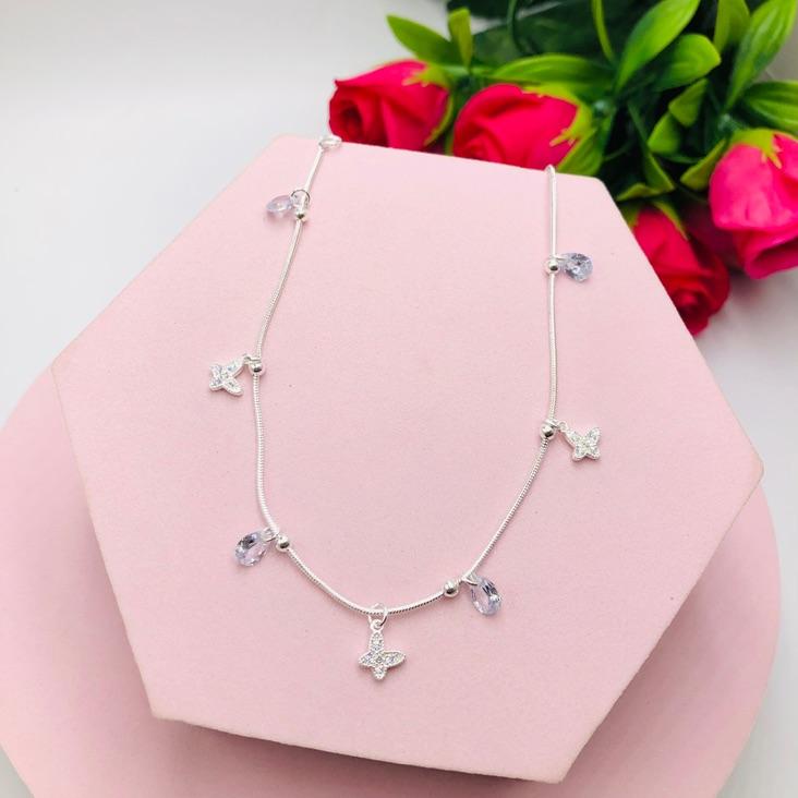 Colar Choker com Ponto de Luz e Borboleta Gravejado