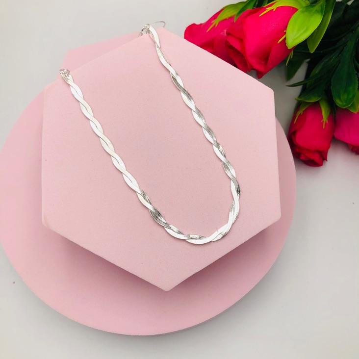 Colar Choker Fita Cruzada