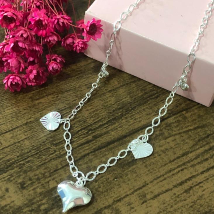 Colar com Pingente Corações