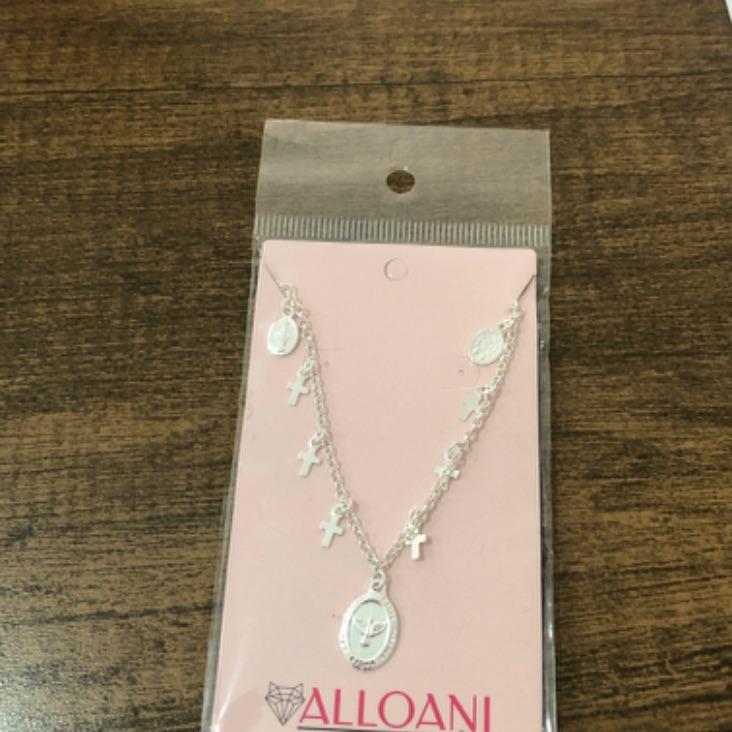 Colar com Pingentes de Cruz e Espírito Santos