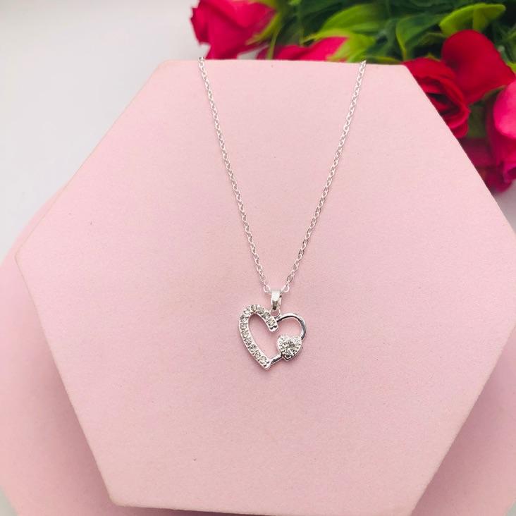 Colar Corrente Cadeado com Pingente Coração Cravejado