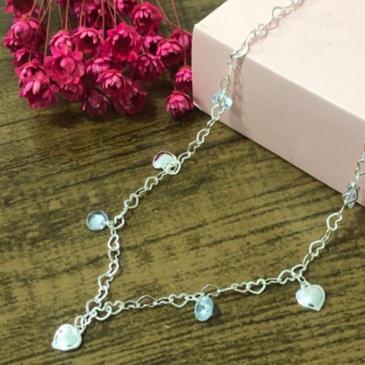 Colar Corrente Corações com Pingente de Coração e Ponto de Luz