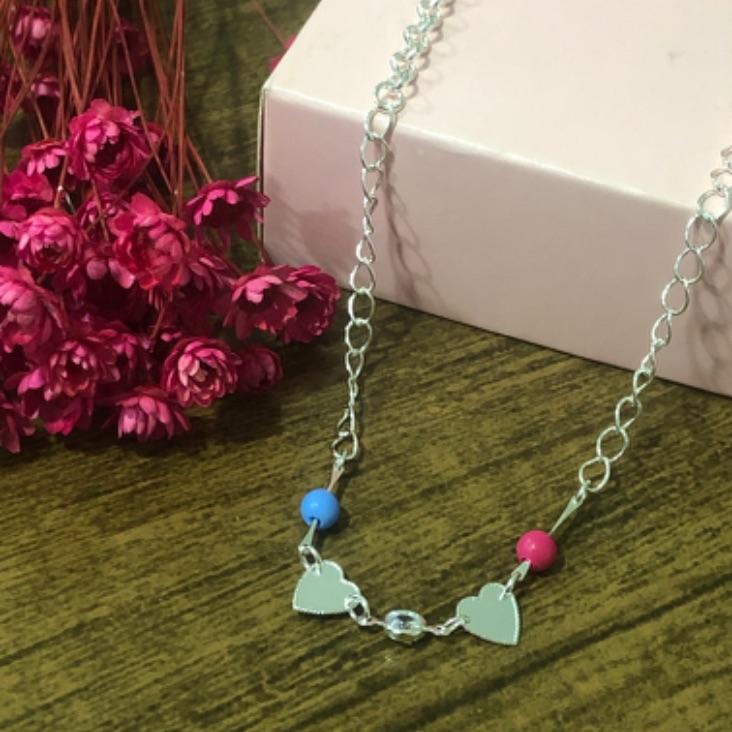 Colar Corrente Elo Português com Pingentes Coloridos e Coração