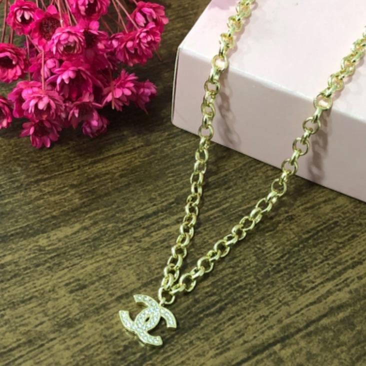 Colar Corrente Elo Português Grossa com Pingente Chanel
