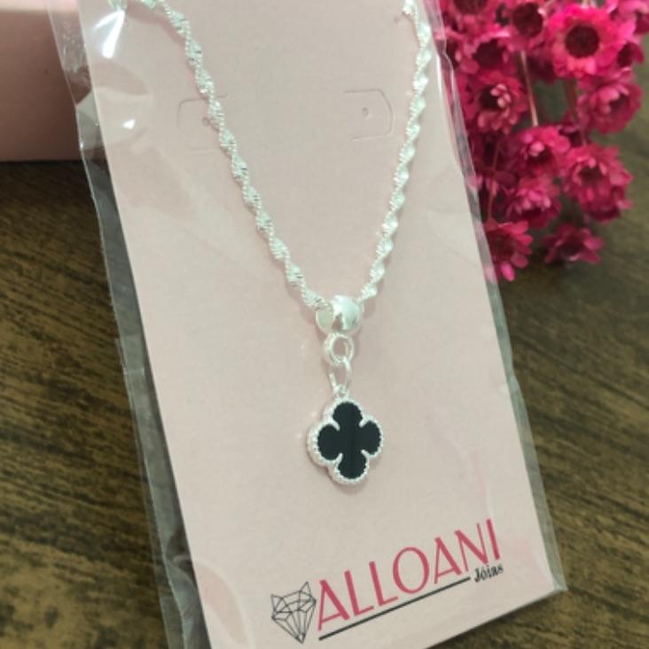 Colar Corrente Torcida com Pingente Trevo