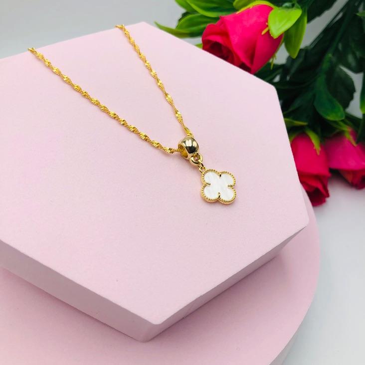 Colar Corrente Torcida com Pingente Trevo Branco