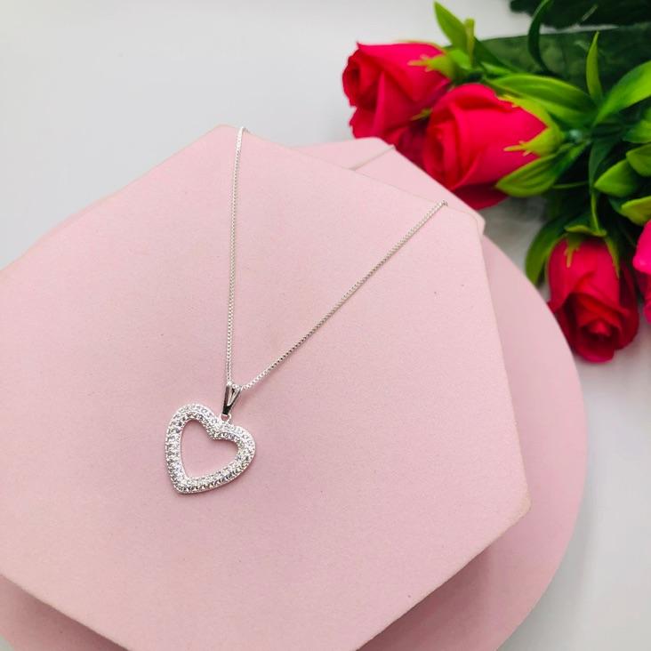 Colar Corrente Veneziana com Coração Cravejado