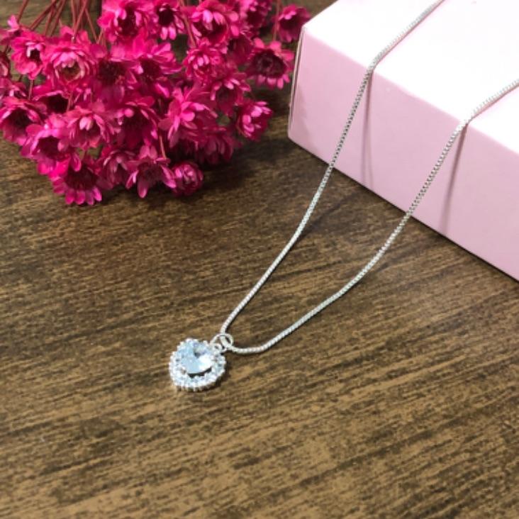 Colar Corrente Veneziana com Pingente Coração Cravejado