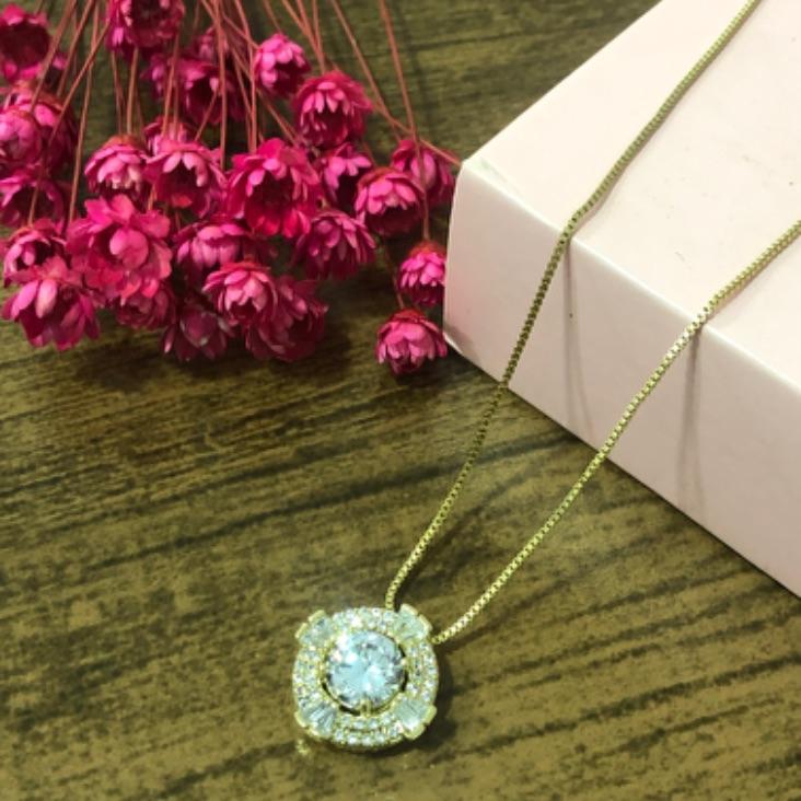 Colar Corrente Veneziana com Pingente em Círculo Cravejado