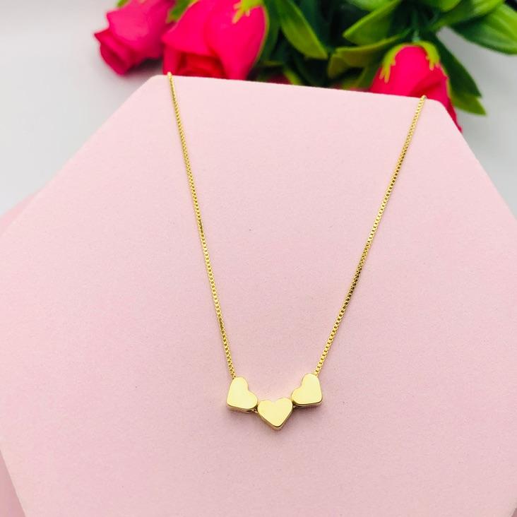 Colar Corrente Veneziana com Três Pingentes Coração