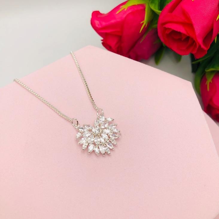 Colar Corrente Veneziana Grosso com Pingente de Coração Cravejado