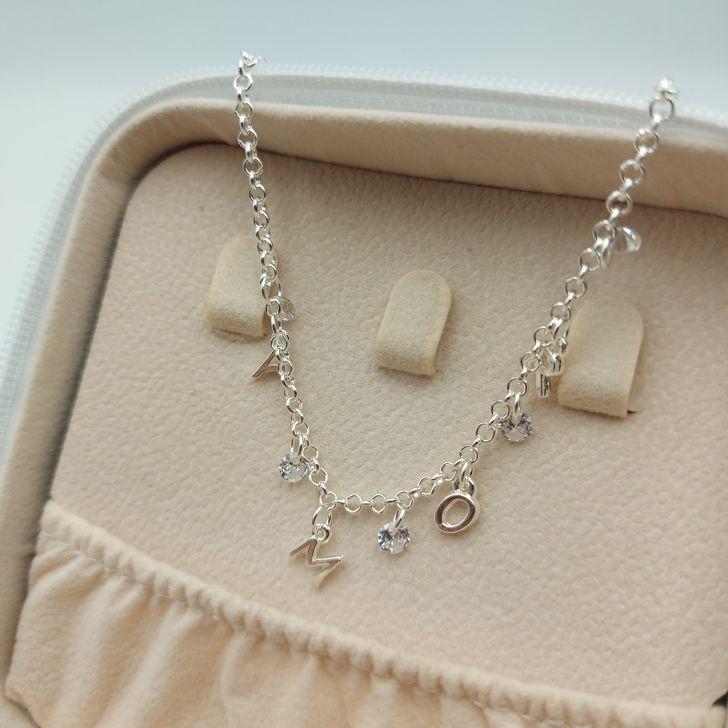 Colar de Elo Português escrito Amor pendurado