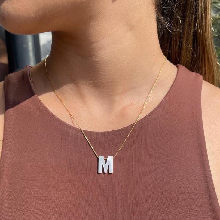 Colar de Letra Madrepérola