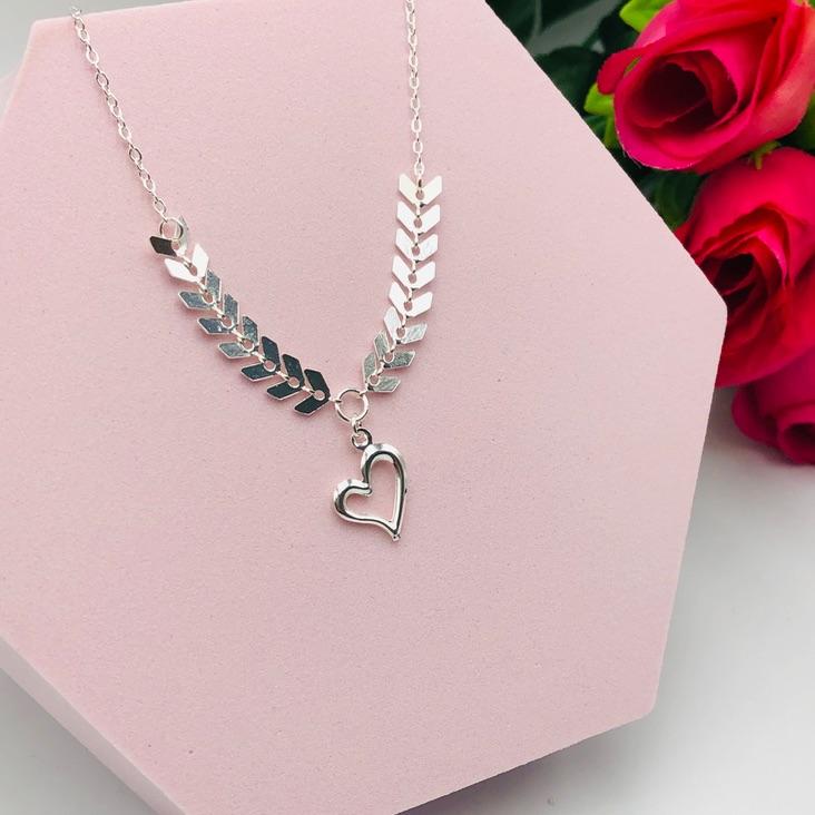 Colar Escama de Peixe com Coração