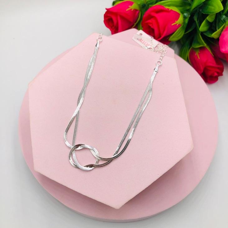 Colar Fita Torcida No